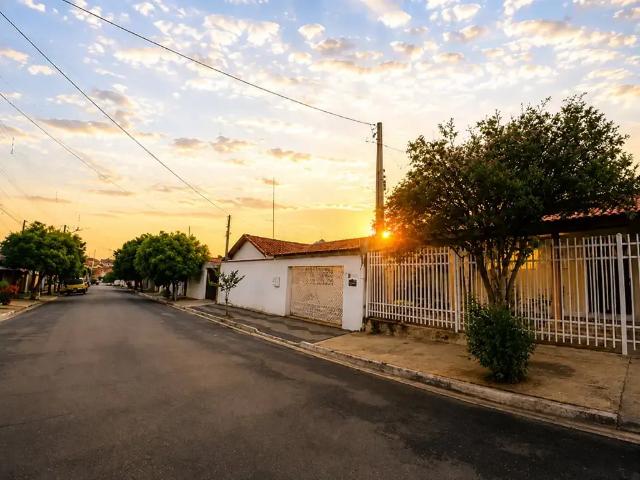 Casa / Sobrado para Venda em Artur Nogueira/SP Jardim Planalto III 2 Quartos