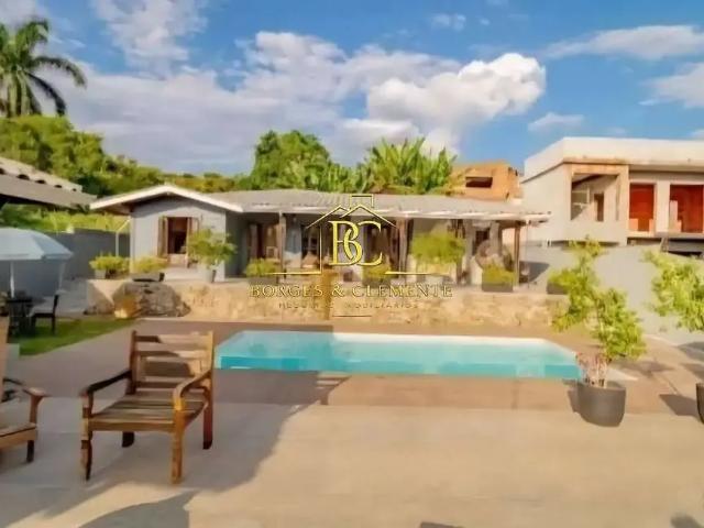 Casa / Sobrado para Venda em Atibaia/SP Jardim Shangri Lá 3 Quartos