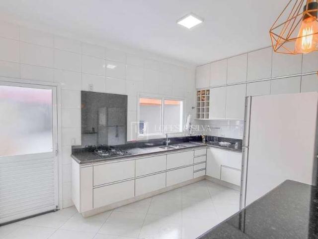 Casa / Sobrado para Venda em Atibaia/SP Terras de Atibaia 3 Quartos