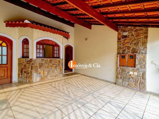 Casa / Sobrado para Venda em Atibaia/SP Vila Thais 4 Quartos