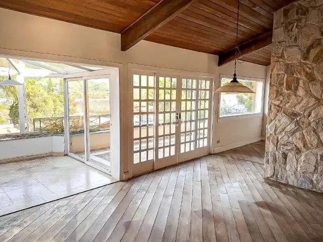 Casa / Sobrado para Venda em Atibaia/SP Vila Petrópolis 4 Quartos