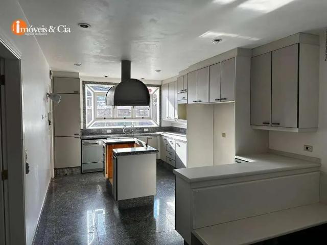 Casa / Sobrado para Venda em Atibaia/SP Vila Petrópolis 4 Quartos