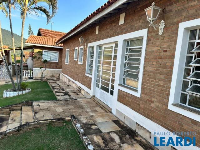 Casa / Sobrado para Venda em Atibaia/SP Vila Petrópolis 5 Quartos