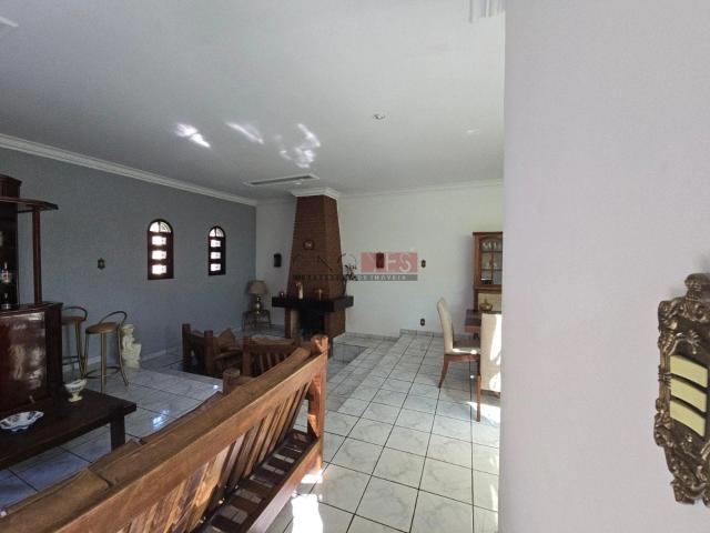 Casa / Sobrado para Venda em Atibaia/SP Vila Santista 4 Quartos