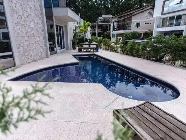 Casa / Sobrado para Venda em Balneário Camboriú/SC Ariribá 3 Quartos