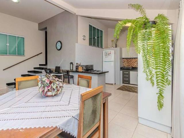 Casa / Sobrado para Venda em Balneário Camboriú/SC Ariribá 3 Quartos