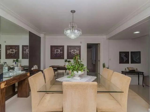 Casa / Sobrado para Venda em Balneário Camboriú/SC Ariribá 3 Quartos