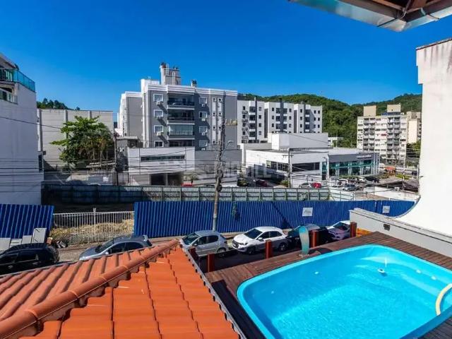 Casa / Sobrado para Venda em Balneário Camboriú/SC Ariribá 3 Quartos