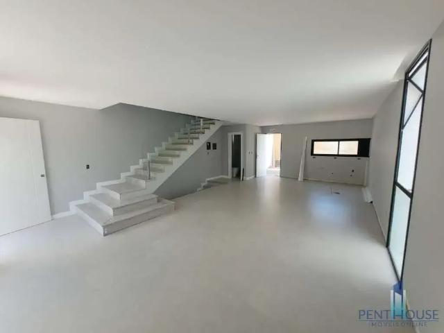 Casa / Sobrado para Venda em Balneário Camboriú/SC Ariribá 4 Quartos