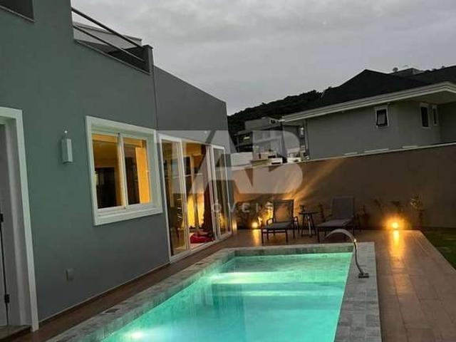 Casa / Sobrado para Venda em Balneário Camboriú/SC Ariribá 4 Quartos