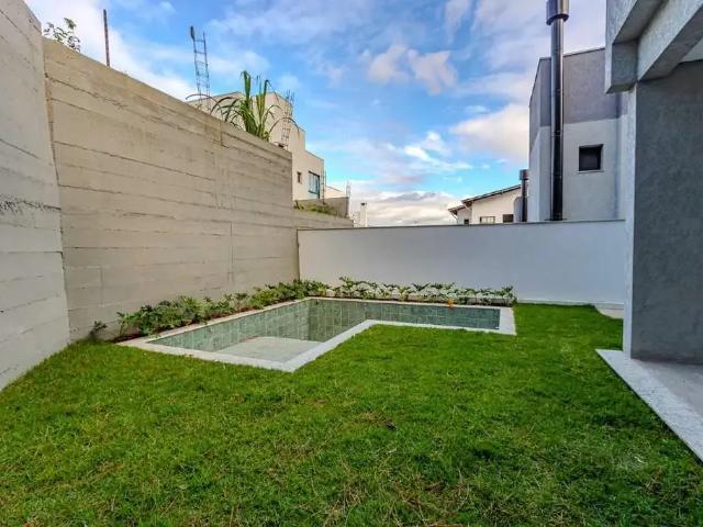 Casa / Sobrado para Venda em Balneário Camboriú/SC Ariribá 4 Quartos