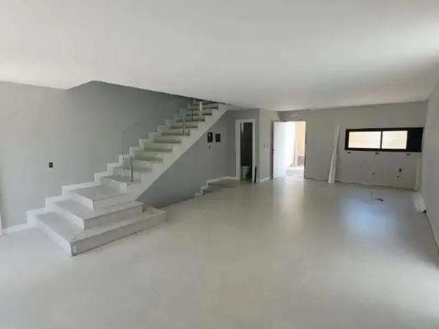 Casa / Sobrado para Venda em Balneário Camboriú/SC Ariribá 4 Quartos