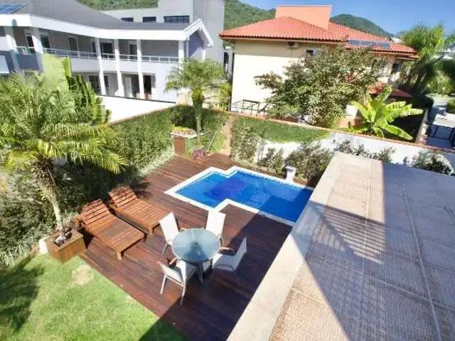 Casa / Sobrado para Venda em Balneário Camboriú/SC Ariribá 3 Quartos