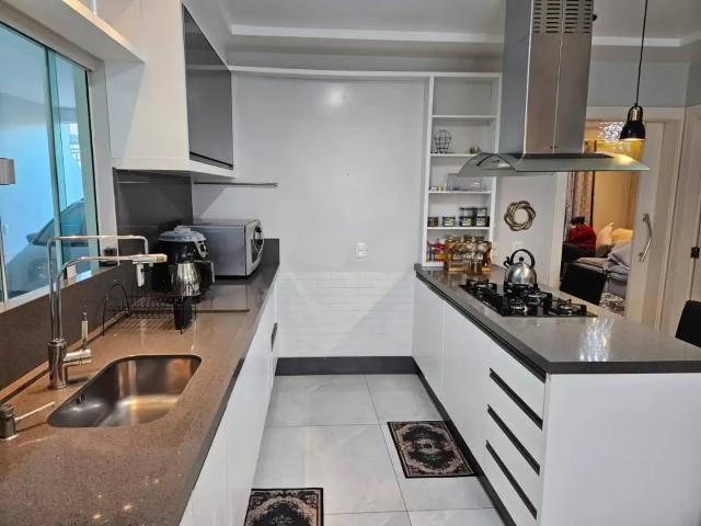Casa / Sobrado para Venda em Balneário Camboriú/SC Ariribá 4 Quartos