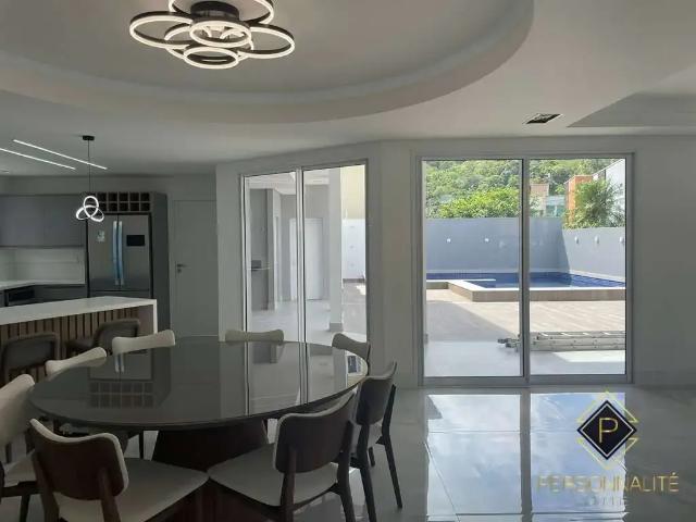 Casa / Sobrado para Venda em Balneário Camboriú/SC Ariribá 5 Quartos