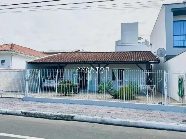 Casa / Sobrado para Venda em Balneário Camboriú/SC Jardim Iate Clube 2 Quartos
