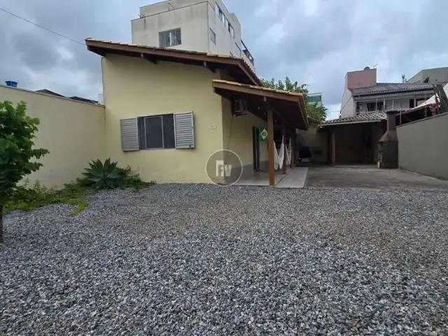 Casa / Sobrado para Venda em Balneário Camboriú/SC Nações 5 Quartos