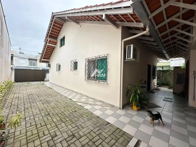 Casa / Sobrado para Venda em Balneário Camboriú/SC Nações 3 Quartos