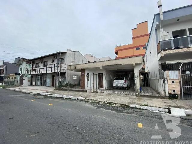 Casa / Sobrado para Venda em Balneário Camboriú/SC Nações 3 Quartos