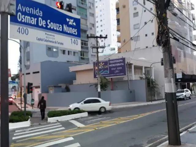 Casa / Sobrado para Venda em Balneário Camboriú/SC Pioneiros 4 Quartos