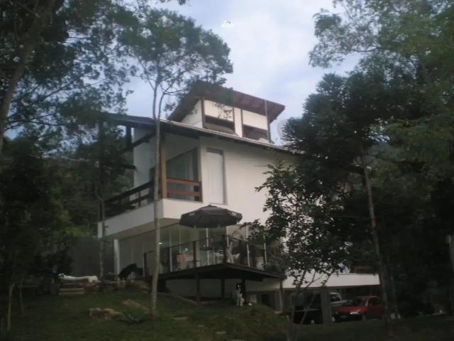 Casa / Sobrado para Venda em Balneário Camboriú/SC Praia do Estaleiro 3 Quartos