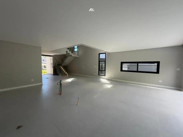 Casa / Sobrado para Venda em Balneário Camboriú/SC Praia do Estaleiro 4 Quartos