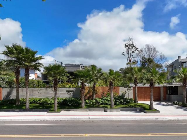 Casa / Sobrado para Venda em Balneário Camboriú/SC Praia do Estaleiro 4 Quartos