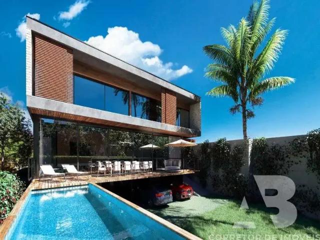 Casa / Sobrado para Venda em Balneário Camboriú/SC Praia do Estaleiro 4 Quartos
