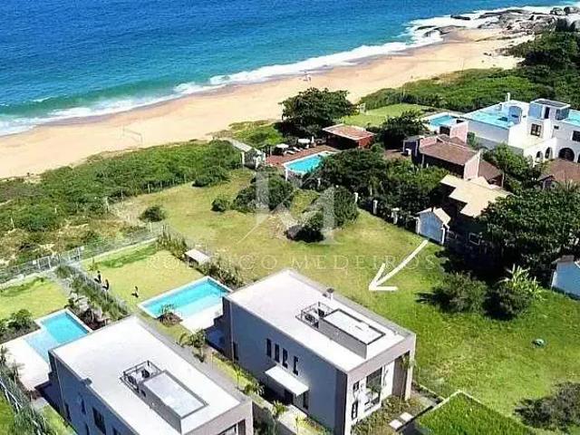 Casa / Sobrado para Venda em Balneário Camboriú/SC Praia do Estaleiro 5 Quartos