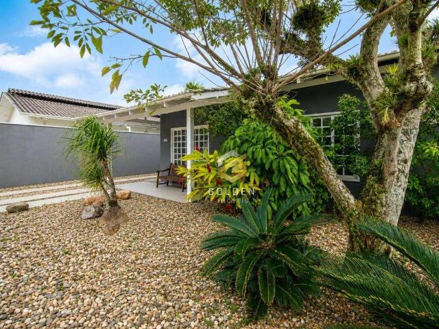 Casa / Sobrado para Venda em Balneário Camboriú/SC Praia dos Amores 3 Quartos