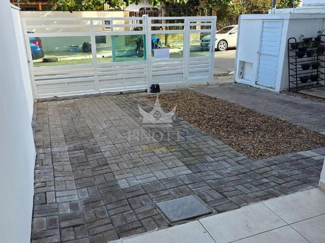 Casa / Sobrado para Venda em Balneário Camboriú/SC Praia dos Amores 3 Quartos