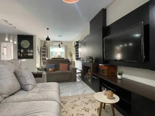 Casa / Sobrado para Venda em Balneário Camboriú/SC Praia dos Amores 3 Quartos