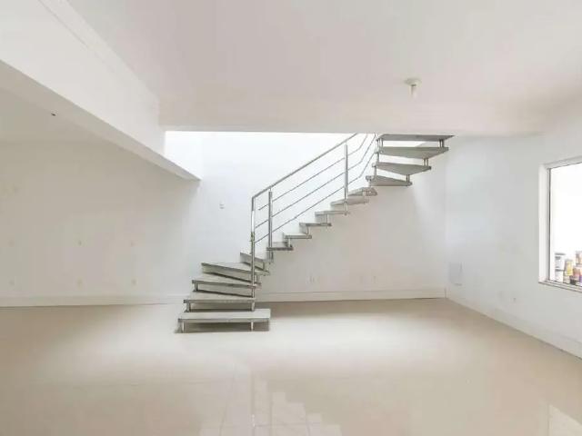 Casa / Sobrado para Venda em Balneário Camboriú/SC Praia dos Amores 3 Quartos