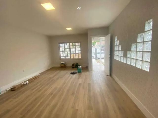 Casa / Sobrado para Venda em Balneário Camboriú/SC Praia dos Amores 3 Quartos