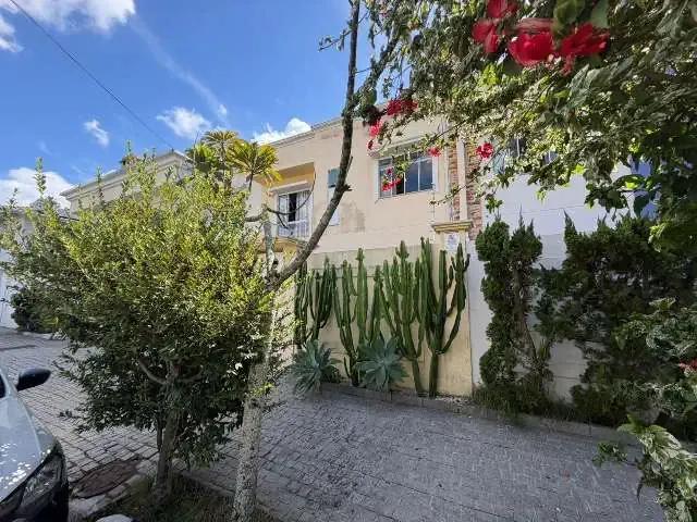Casa / Sobrado para Venda em Balneário Camboriú/SC Praia dos Amores 3 Quartos