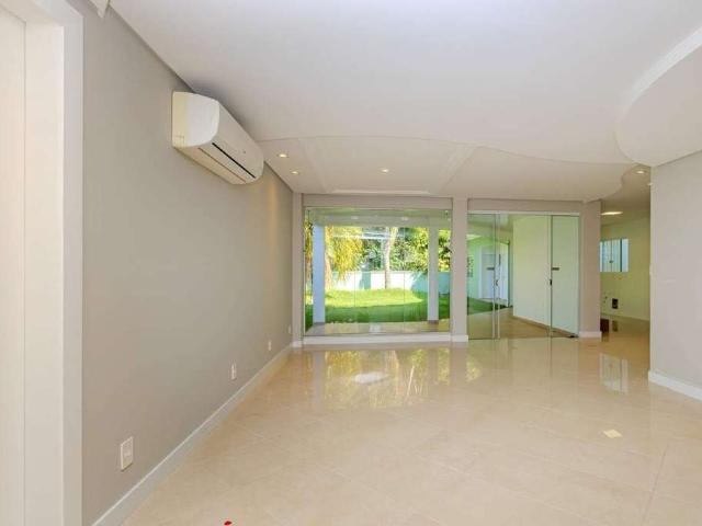Casa / Sobrado para Venda em Balneário Camboriú/SC Praia dos Amores 3 Quartos