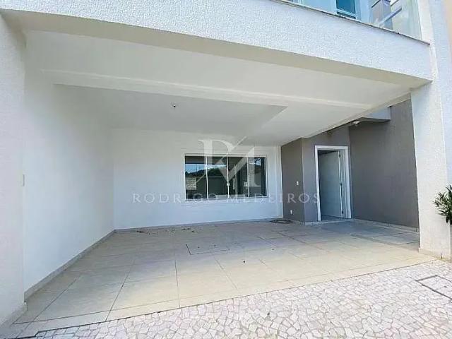 Casa / Sobrado para Venda em Balneário Camboriú/SC Praia dos Amores 3 Quartos