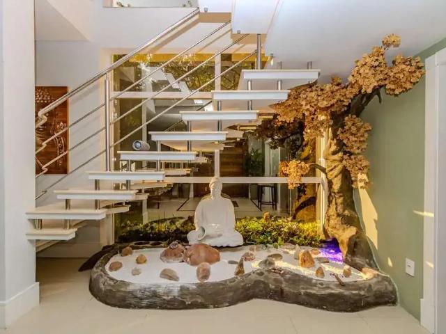 Casa / Sobrado para Venda em Balneário Camboriú/SC Praia dos Amores 4 Quartos