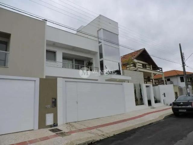 Casa / Sobrado para Venda em Balneário Camboriú/SC Praia dos Amores 5 Quartos