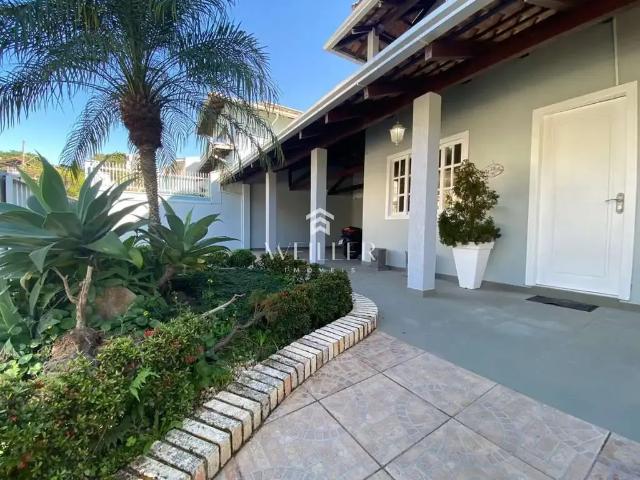 Casa / Sobrado para Venda em Balneário Camboriú/SC Praia dos Amores 5 Quartos