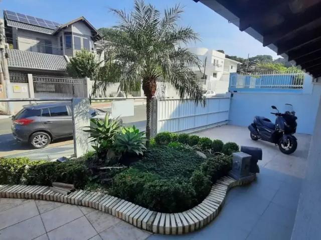 Casa / Sobrado para Venda em Balneário Camboriú/SC Praia dos Amores 5 Quartos