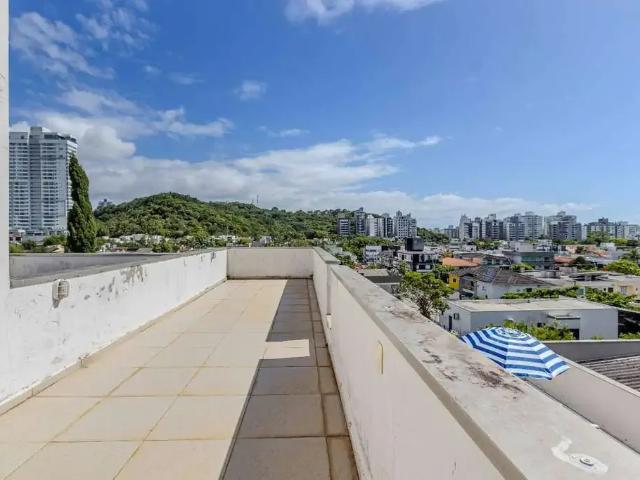 Casa / Sobrado para Venda em Balneário Camboriú/SC Praia dos Amores 5 Quartos