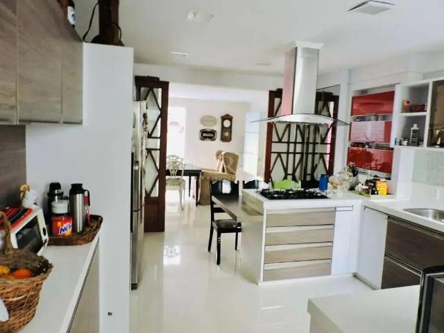 Casa / Sobrado para Venda em Balneário Camboriú/SC Praia dos Amores 5 Quartos
