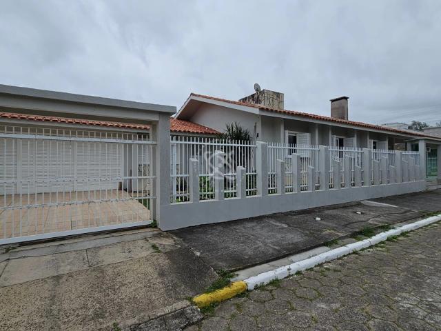 Casa / Sobrado para Venda em Balneário Arroio do Silva/SC Centro 5 Quartos