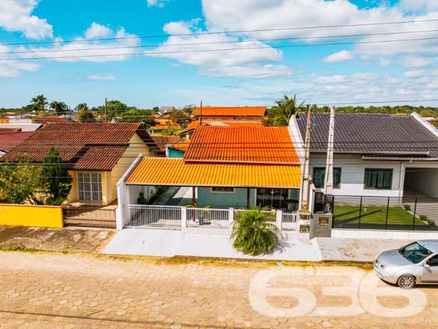 Casa / Sobrado para Venda em Balneário Barra do Sul/SC Costeira 3 Quartos