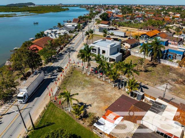 Casa / Sobrado para Venda em Balneário Barra do Sul/SC Costeira 2 Quartos