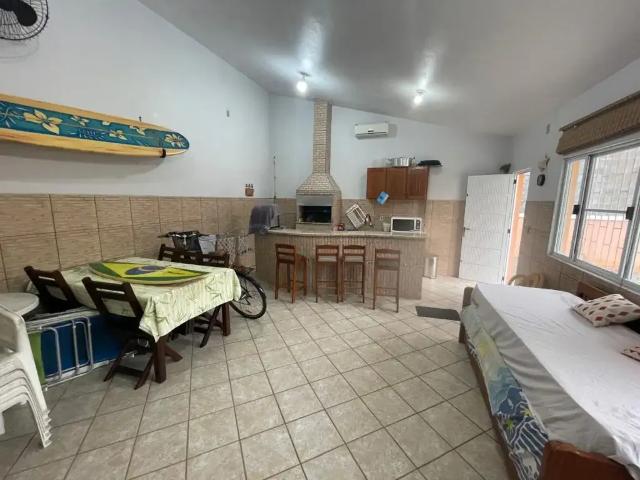 Casa / Sobrado para Venda em Balneário Piçarras/SC Centro 3 Quartos