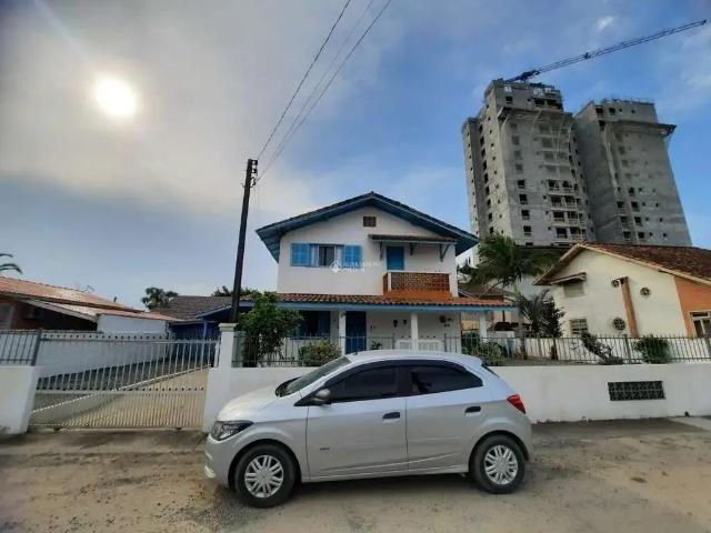 Casa / Sobrado para Venda em Balneário Piçarras/SC Centro 3 Quartos