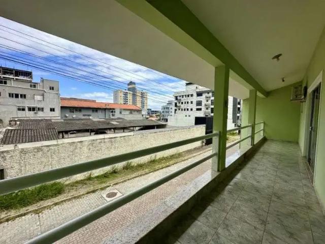 Casa / Sobrado para Venda em Balneário Piçarras/SC Centro 4 Quartos