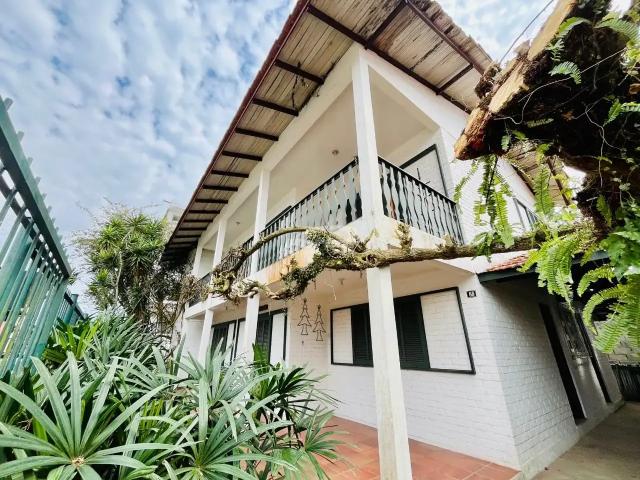 Casa / Sobrado para Venda em Balneário Piçarras/SC Centro 6 Quartos